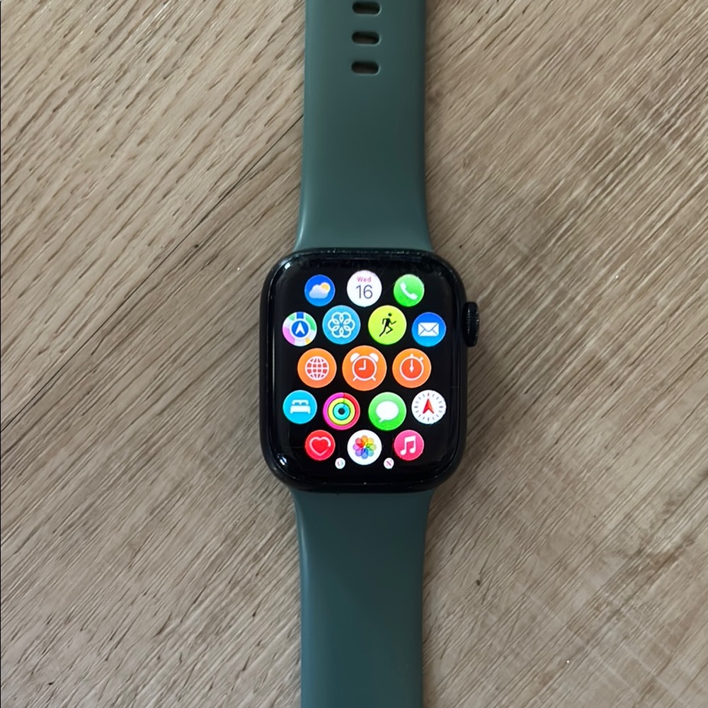 Apple iWatch Series 7 41MM: Smartwatch with Green Band